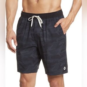 Men’s Vuori Kore Shorts in Black Watercolor Camo XL